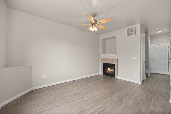 Foto del edificio - 2821 Willow Tree Ln