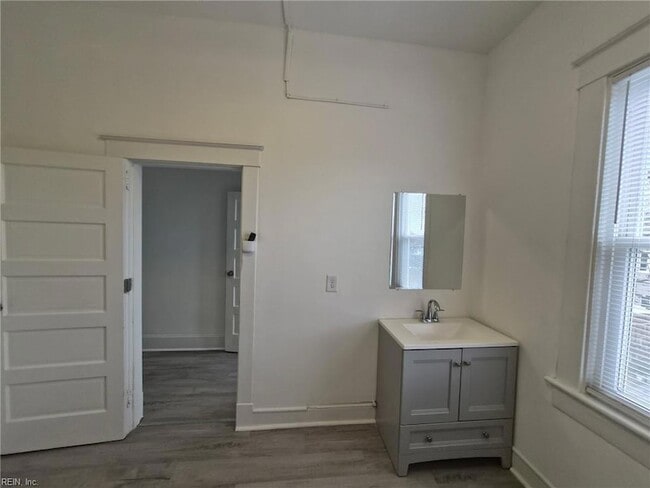 Building Photo - 351 51st St