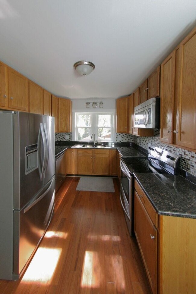 Building Photo - 921 Home Ave