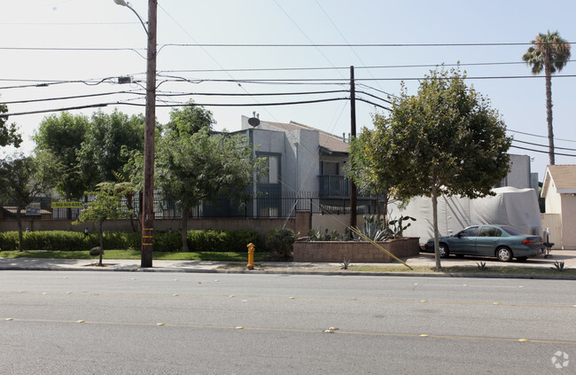 10030 Rosecrans Ave - Rosewood Apartments