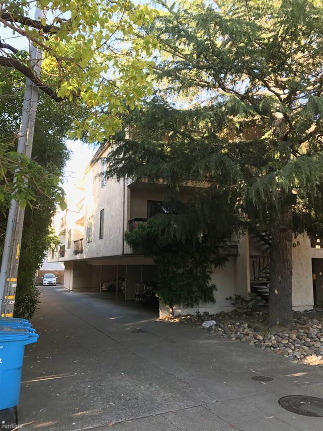 Building Photo - 508 El Camino Real