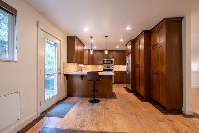 Large kitchen with granite countertops - 1544 E 8640 S