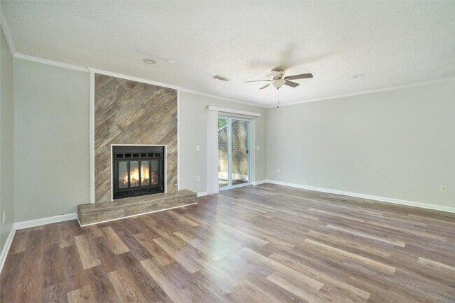 Building Photo - 926 Amberly Dr, Unit B