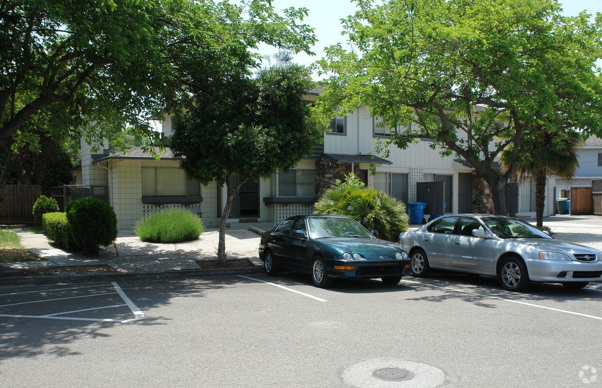 Building Photo - 19460 Richwood Court