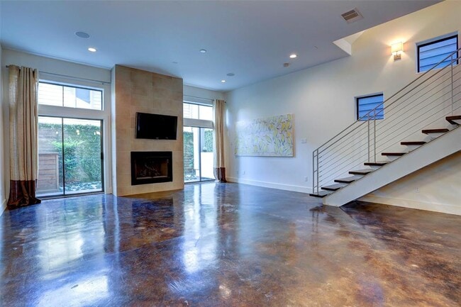 Building Photo - 2304 Branard St