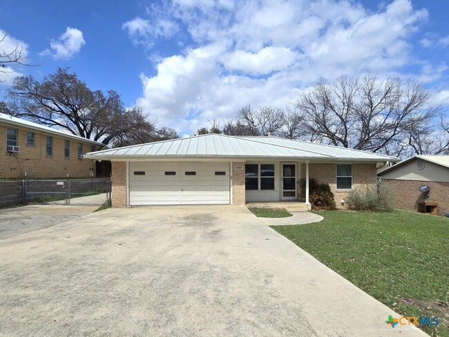 Foto del edificio - 1401 W Ave B