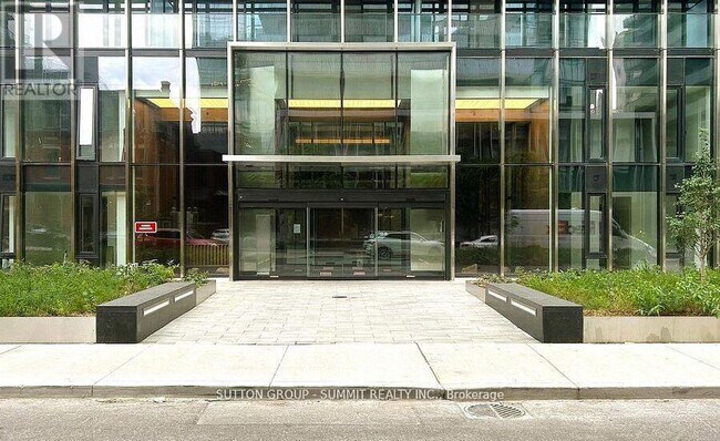 Photo du bâtiment - 55 Charles St E