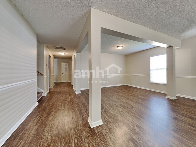 Foto del edificio - 5146 Torrey Ln