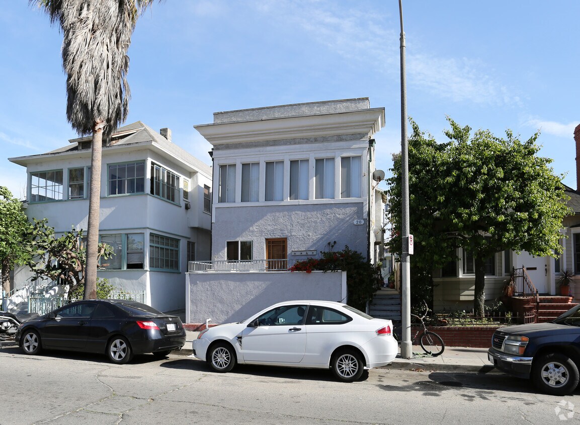 Building Photo - 20 Rose Av