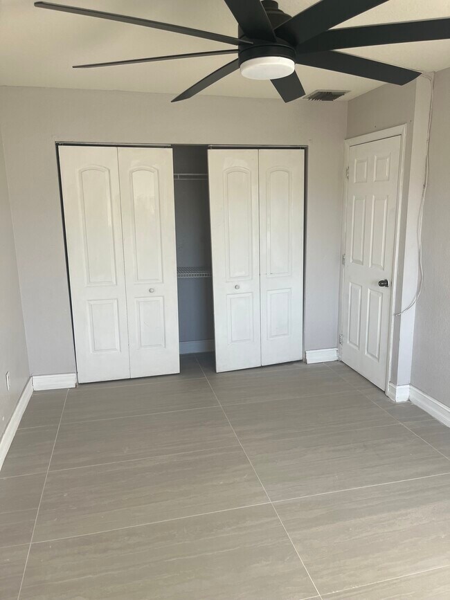 Foto del edificio - 4112 Inverrary Dr