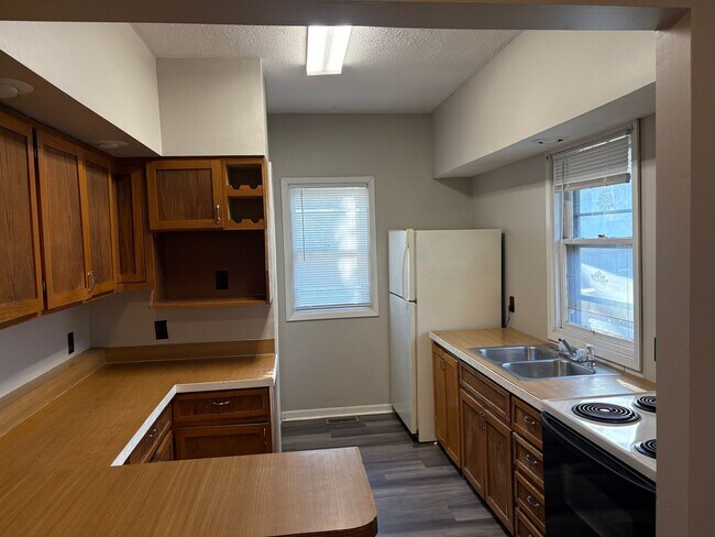 Foto del edificio - 4 Bedroom 2 Bath 1/2 Off First Months Rent!