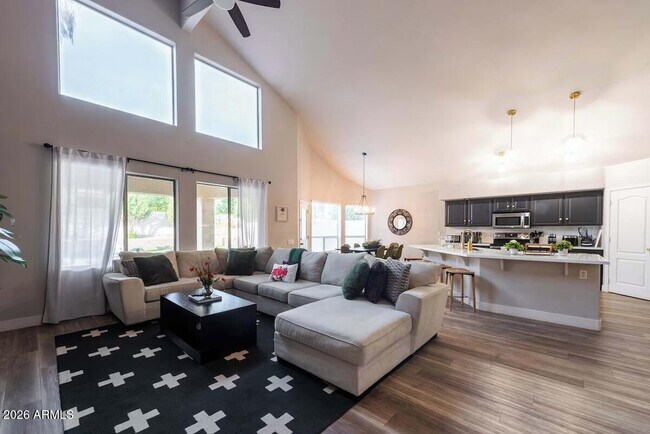 Foto del edificio - 5352 E Woodridge Dr