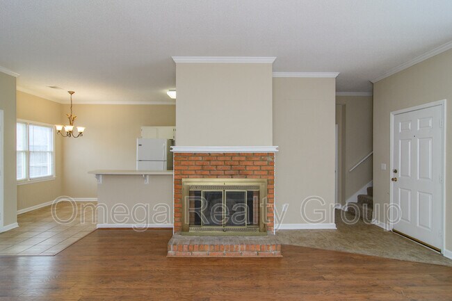 Building Photo - 1101 Hillsboro Ln