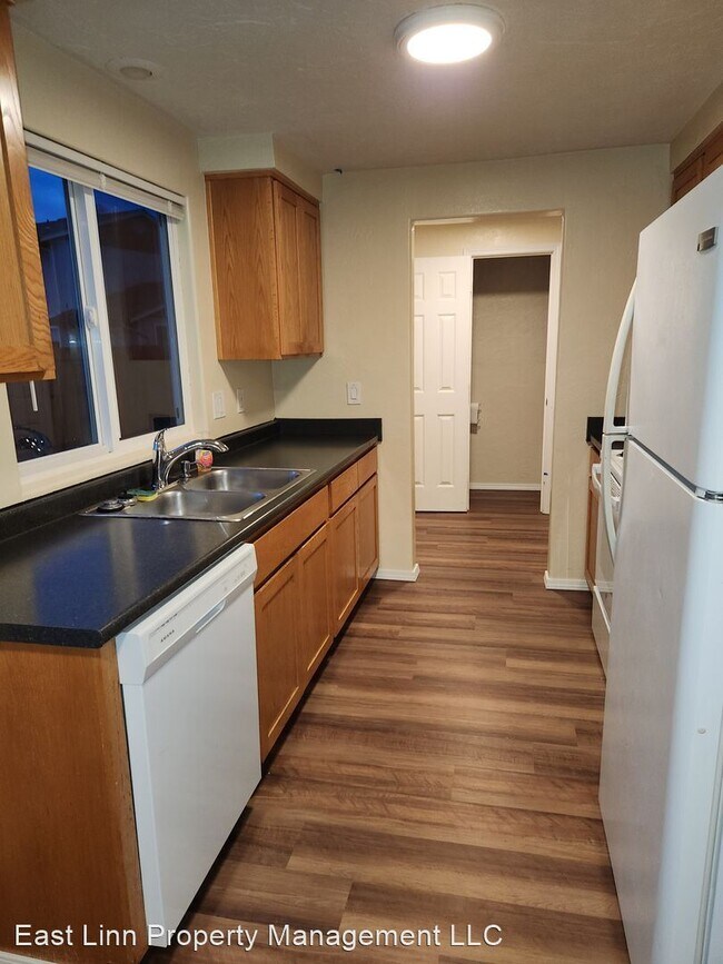 Building Photo - 2 br, 1.5 bath House - 845 Airway Rd