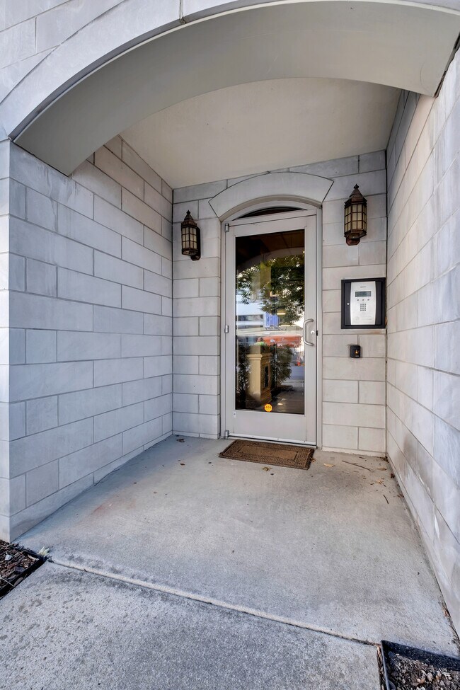 Foto del edificio - 1010 16th Ave S