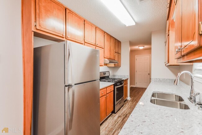Foto del edificio - 112 Cedar Ridge Rd