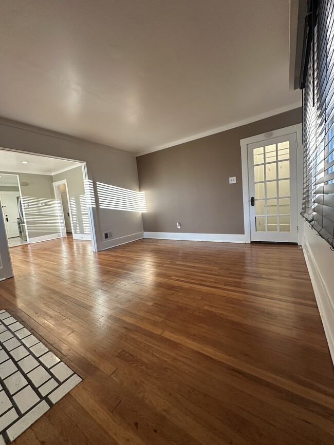 Building Photo - 3342 Bookman Ave