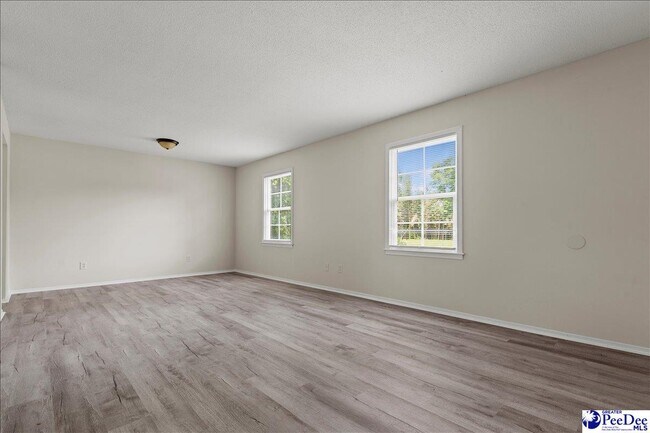 Foto del edificio - 319 Revell Dr