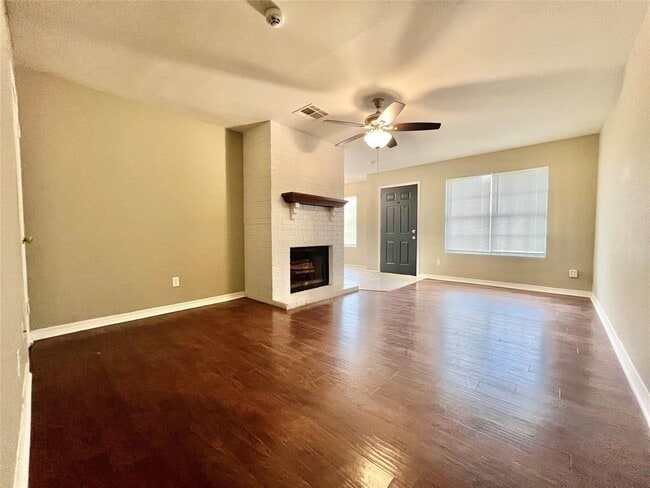 Building Photo - 8850 Glen Meadow Ln