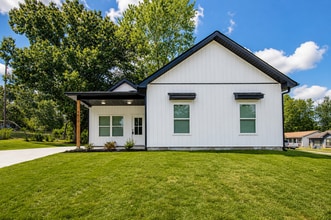 Building Photo - 4800 Greenfield Dr