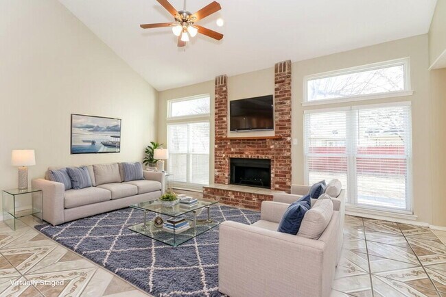 Foto del edificio - 2729 Forest Creek Dr