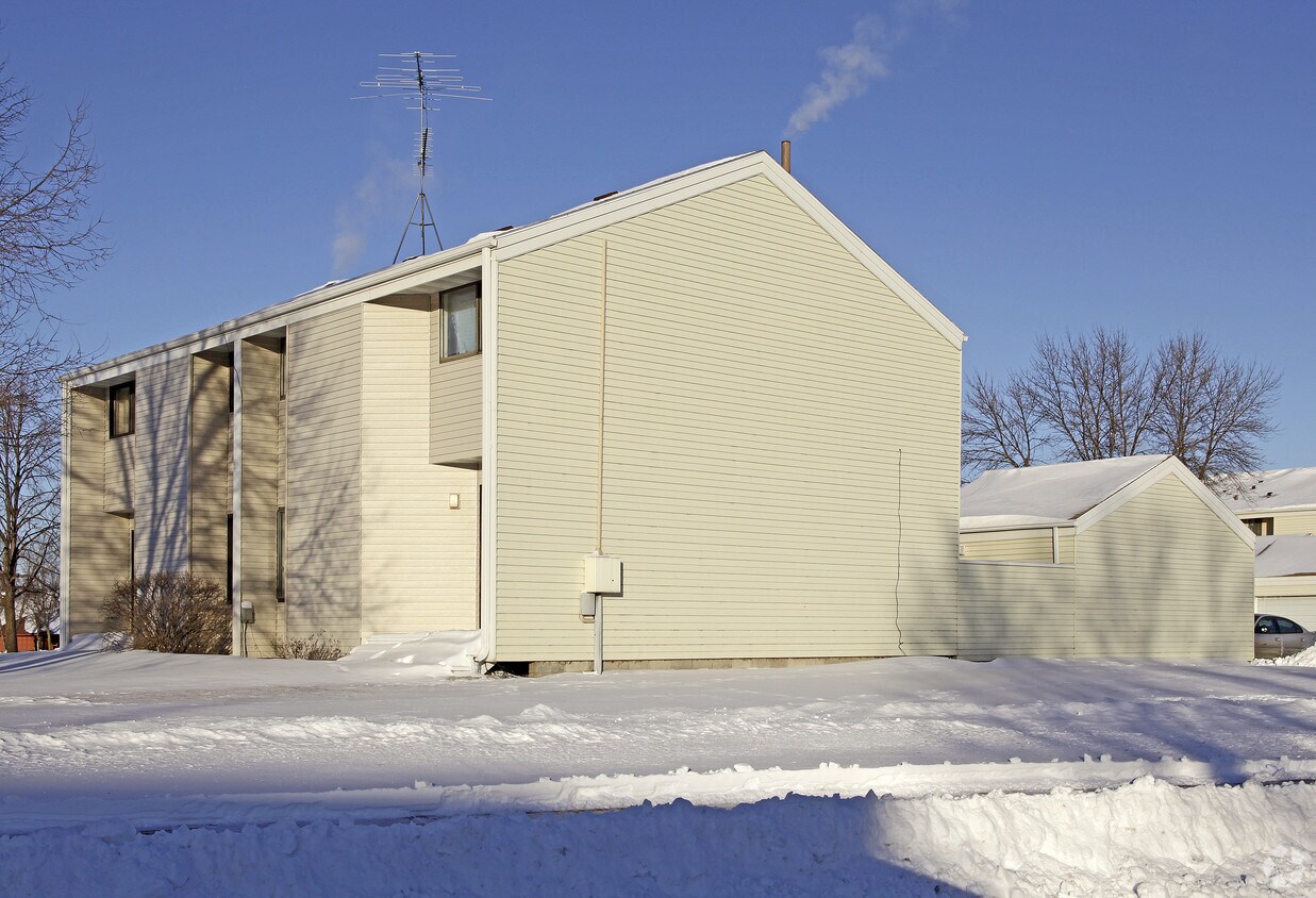 Primary Photo - 2401 15th St N