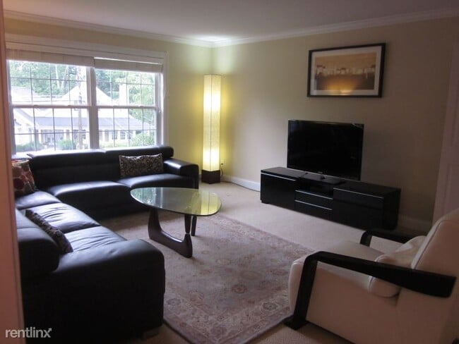 Building Photo - 3670 Ashworth Dr