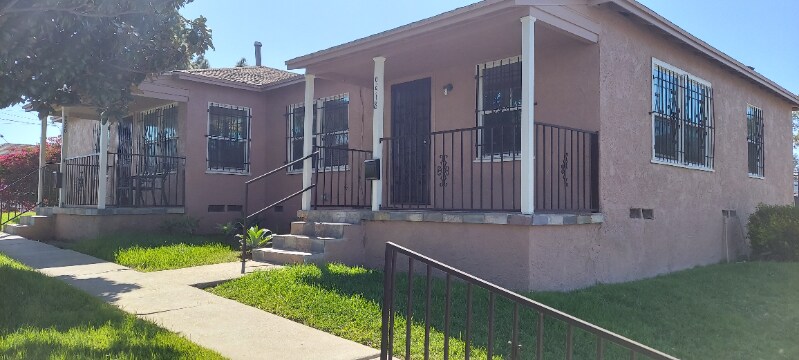 Building Photo - 9520 S Manhattan Pl