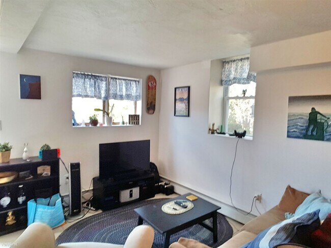 Building Photo - 2 br, 1 bath  - 343 Crescent St # R
