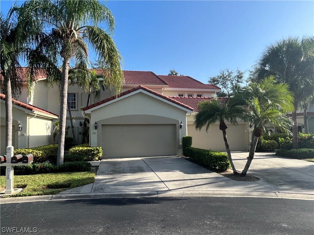 Foto principal - 15100 Royal Windsor Ln