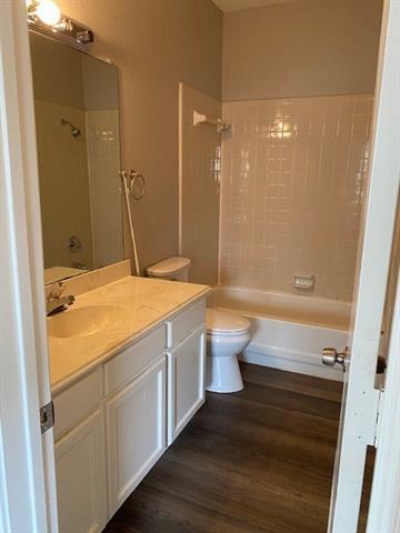 Foto del edificio - 805 Melville Dr