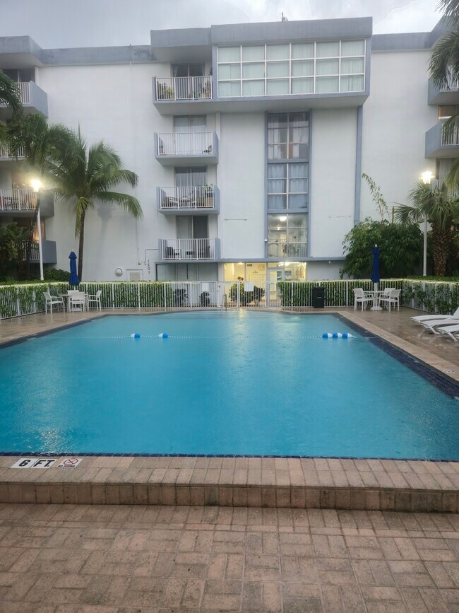 Photo - 1801 S Treasure Dr Apartment