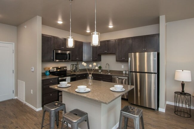 Foto del edificio - Spacious 1-Bedroom/1.5-Bath, unit 106, available 8/1/2026