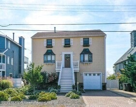Building Photo - 245 24th Ave