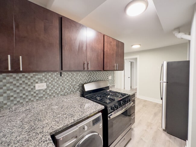 Building Photo - 4430 N Wolcott Ave