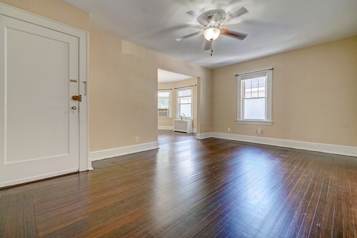 Entrance to Living Rm - 743 Undercliff Ave