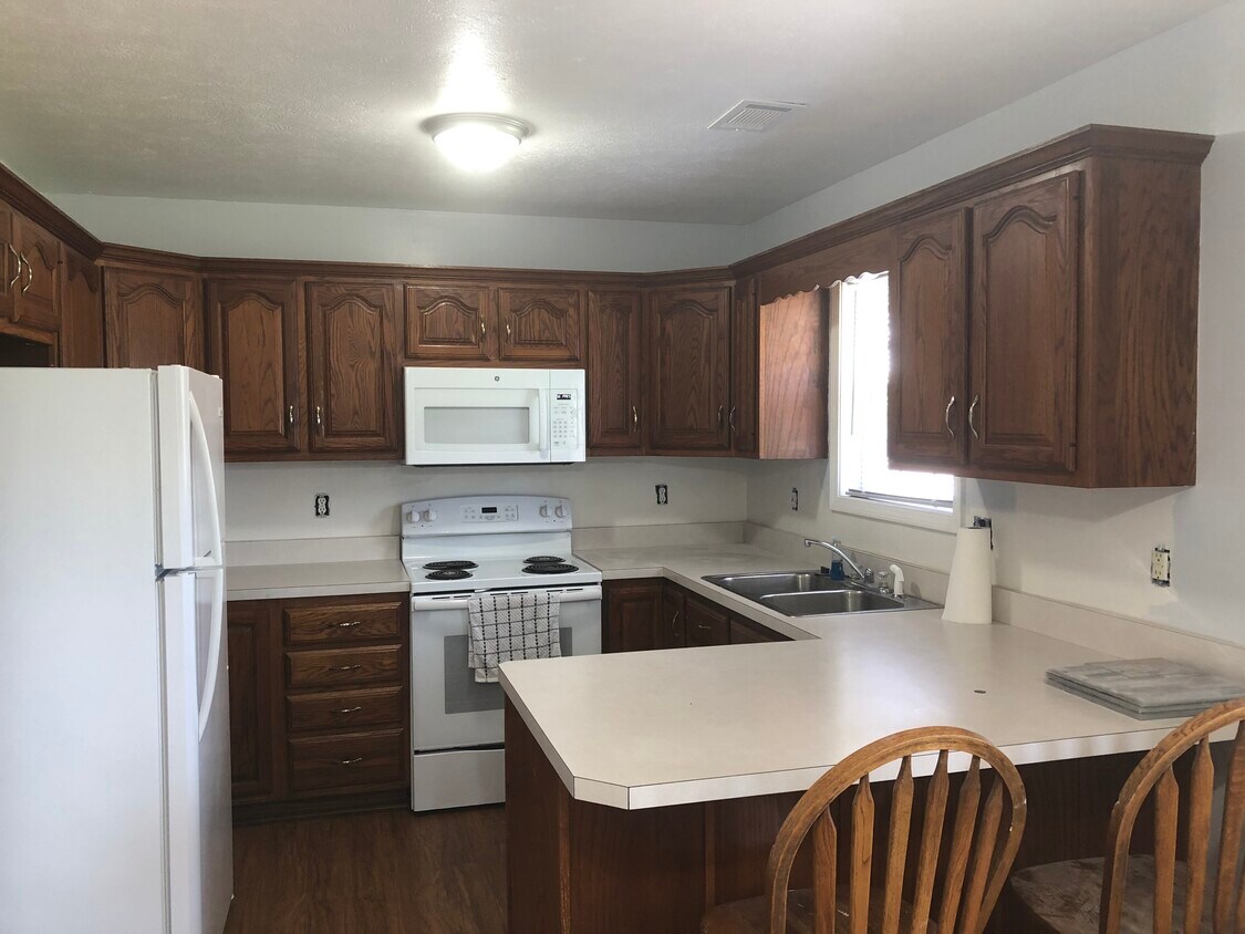 Backsplash to be installed. - 206 W Hammond St