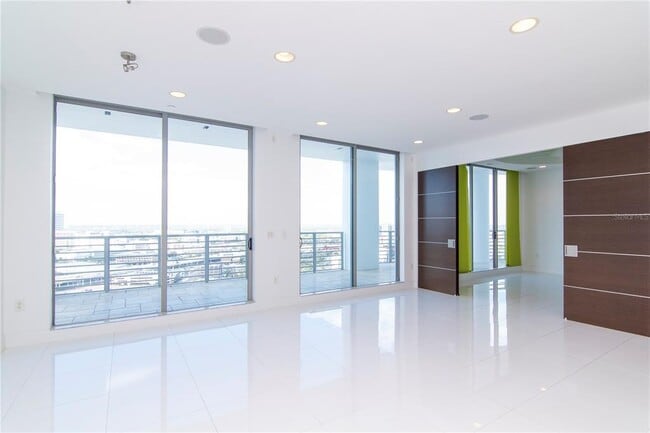 Building Photo - 1209 E Cumberland Ave