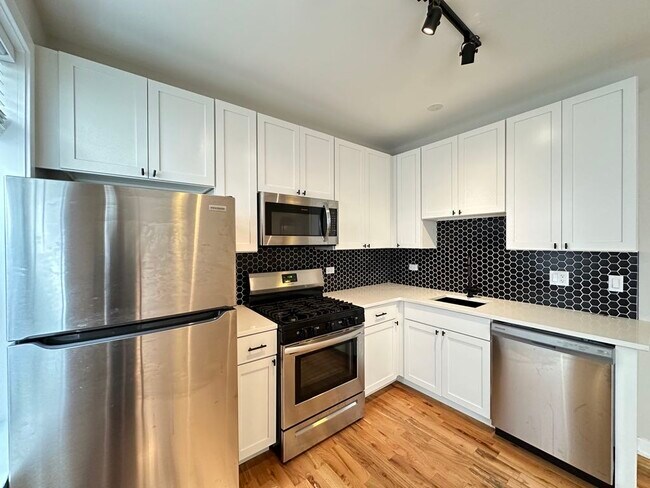 Foto del edificio - 643 W Wrightwood Ave