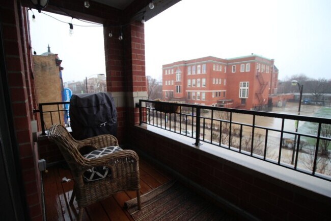 Foto del edificio - 3819 N Southport Ave