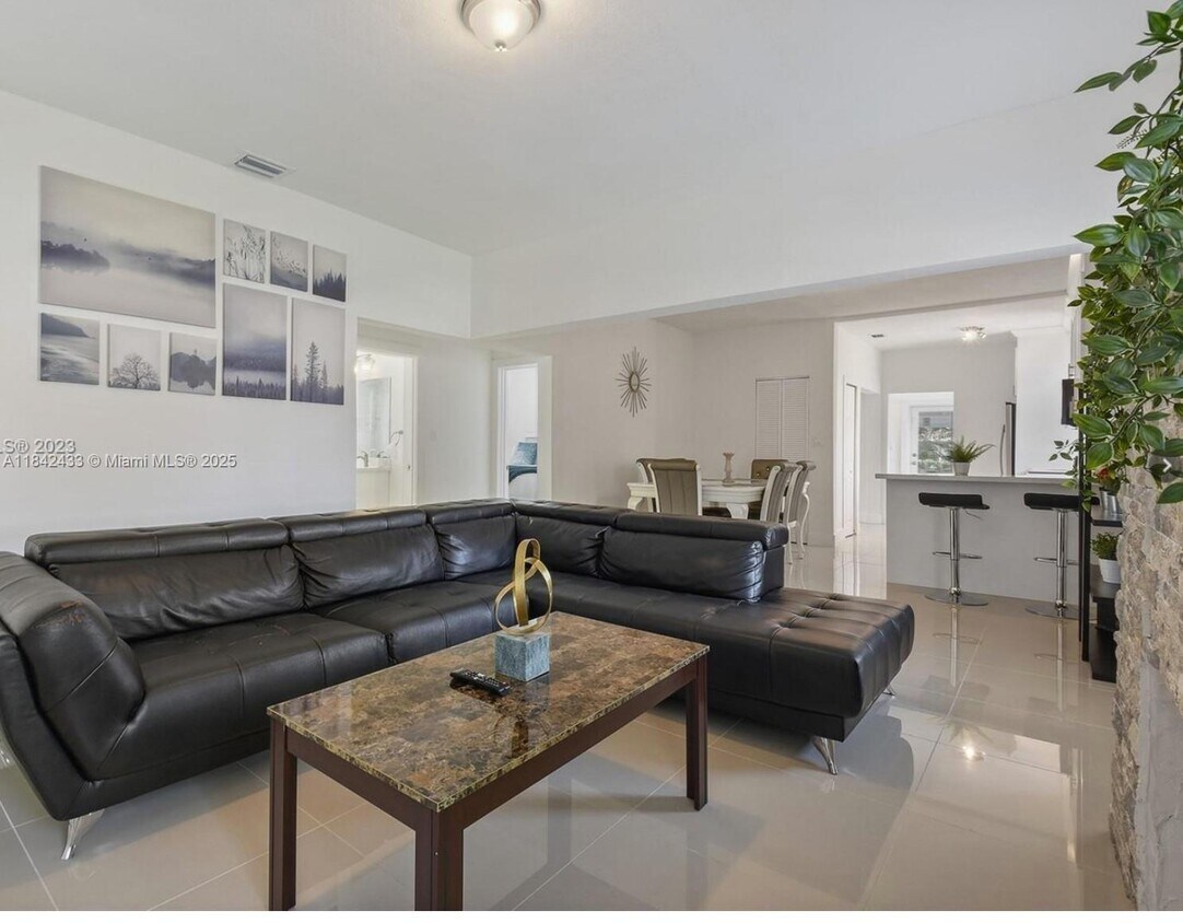 Foto principal - 4508 NW 1st Ave