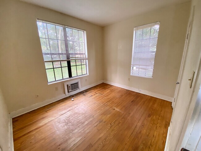 Building Photo - 1717 S Park Ave