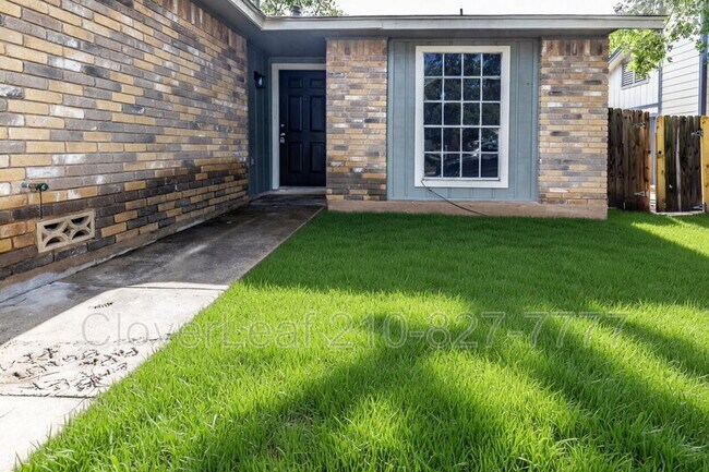 Building Photo - 5528 Lochmoor