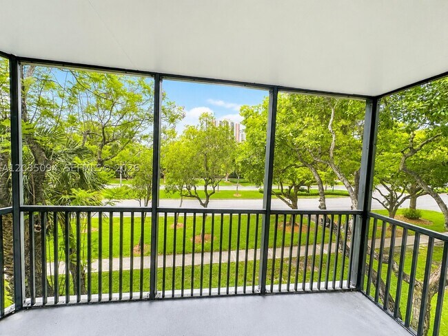 Building Photo - 3301 N Country Club Dr