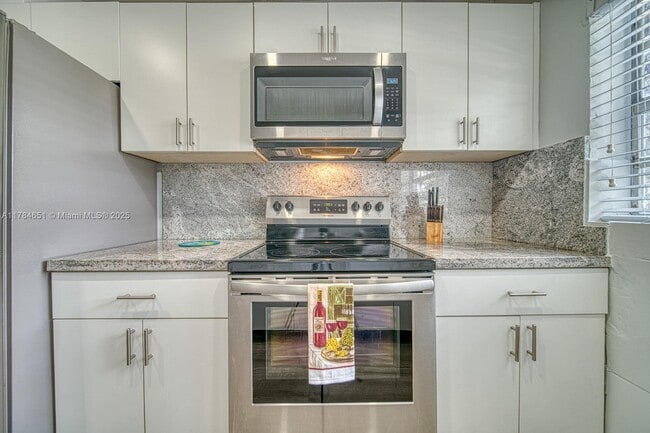 Foto del edificio - 7620 SW 21st St