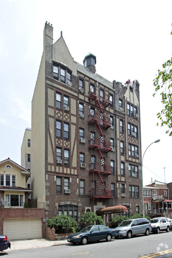 Shore Towers Apartments in Brooklyn, NY