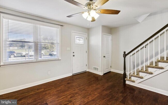 Foto del edificio - 423 Oakwood Rd