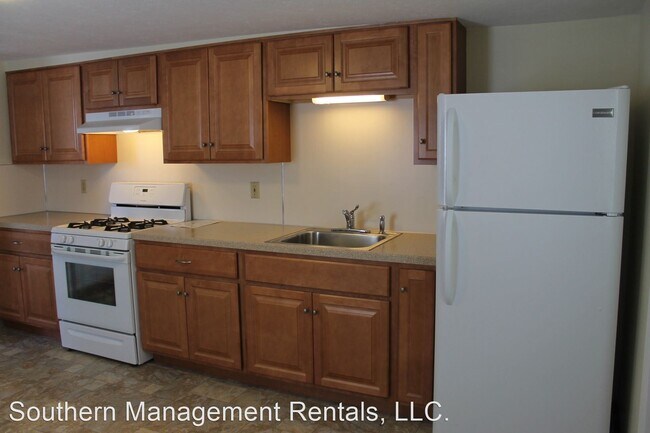 Building Photo - 2 br, 1 bath House - 106 N Main St