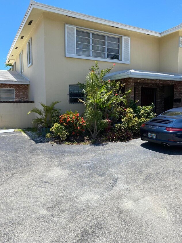 1952 NE 33rd St, Lighthouse Point, FL 33064 Room for Rent in Lighthouse Point, FL