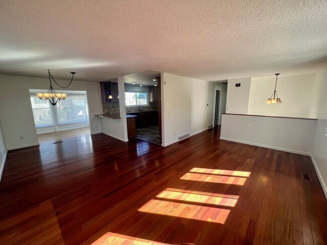 Building Photo - Spacious 3bed, 2.5 bath, Willow Park House in Aurora